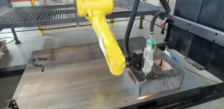 laser-robot-cutting